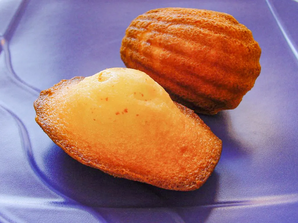 Madeleines de Commercy, com a marca da concha.